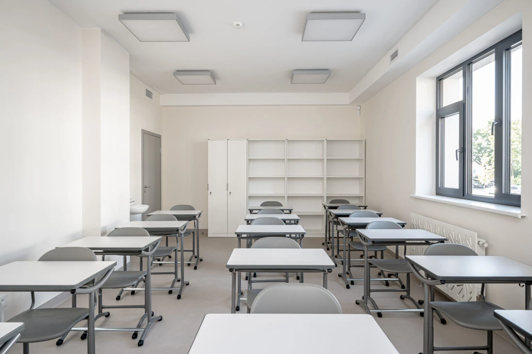 BEN_6821-1-1096x729 Prima 1130 skolēnu galds ar fiksētu virsmu - Image 6