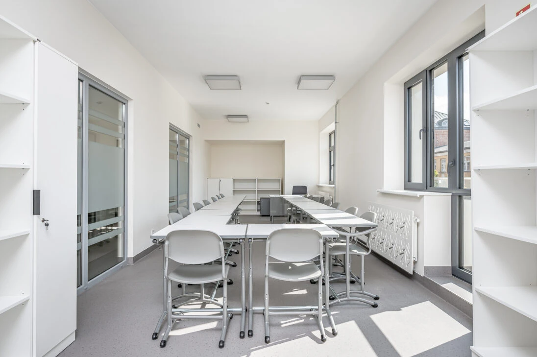 BEN_6826-1-1096x729 Prima 1130 skolēnu galds ar fiksētu virsmu - Image 10