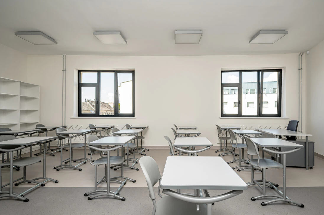 BEN_6833-1-1096x729 Prima 1130 skolēnu galds ar fiksētu virsmu - Image 4