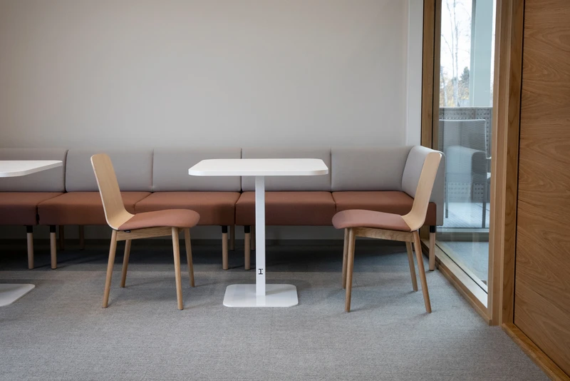 JPG+Pieni_Sandsund_skola_2024_00081 Tutto ar četrām metāla kājām - Image 4