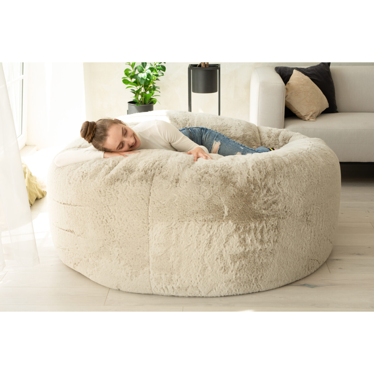 Big Fluffy pufs - Image 1